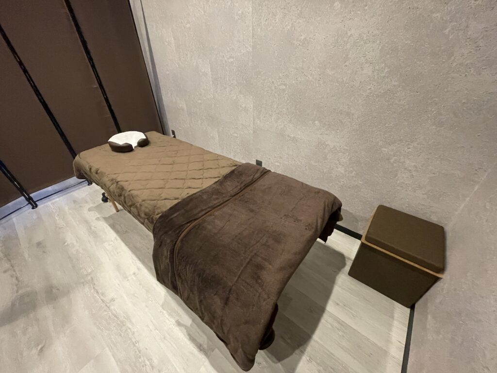 廻り整体RuTen蒲田院の施術ベッド